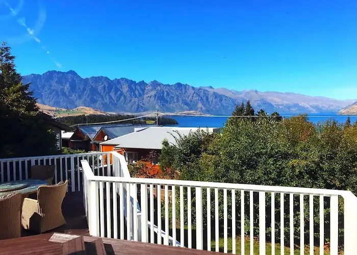Fabulous Views Walk To Town 3 Bedrooms Cosy